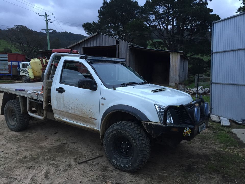 Holden RA Rodeo Bullseye Brackets Curved Lightbar Roof Mount