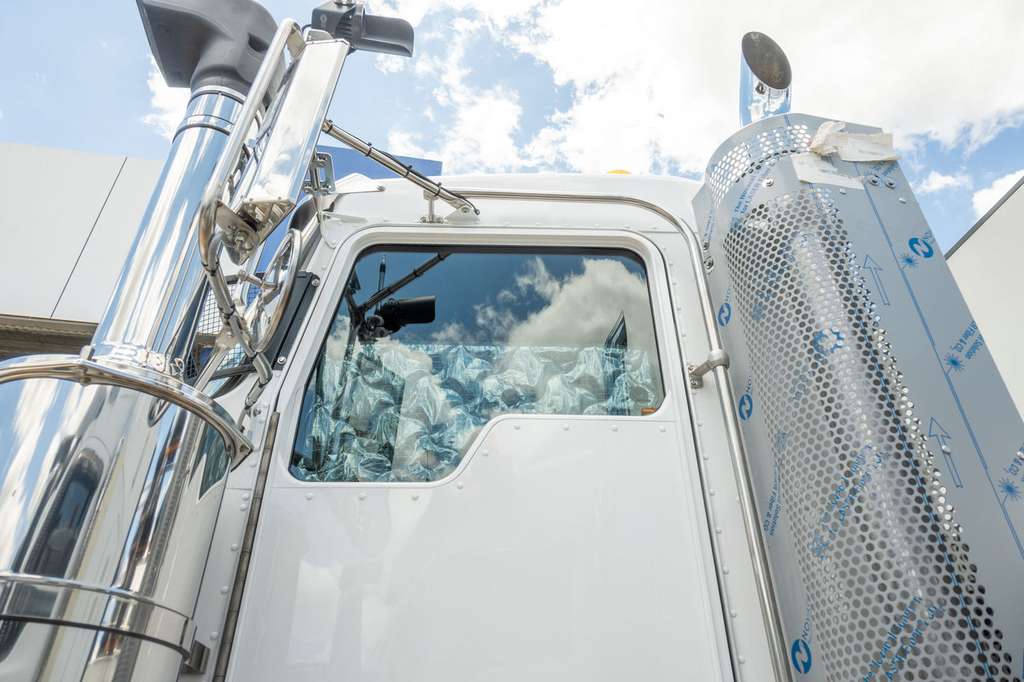 Solar Screens for Kenworth K220/K200