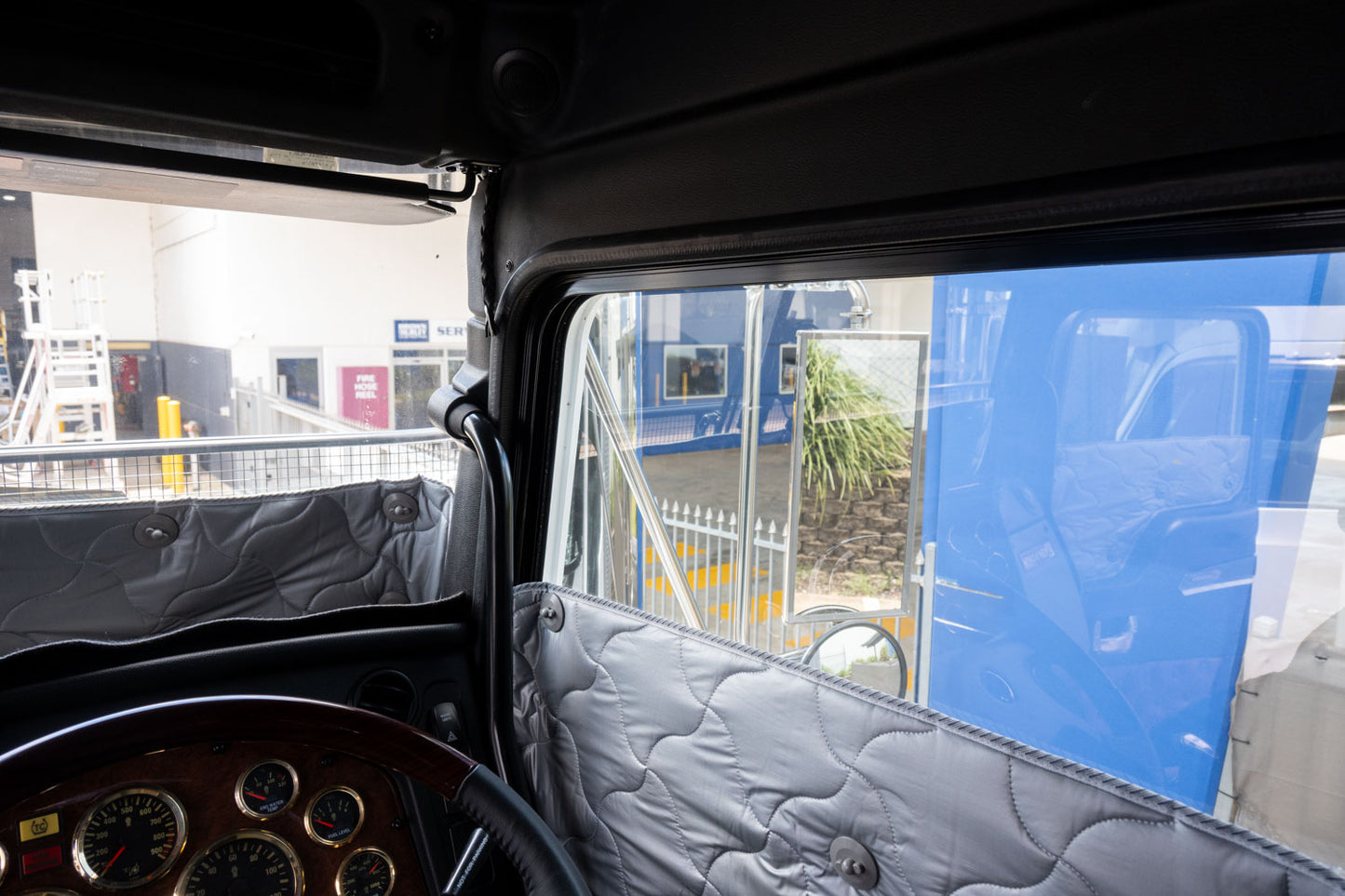 Solar Screens for Kenworth K220/K200