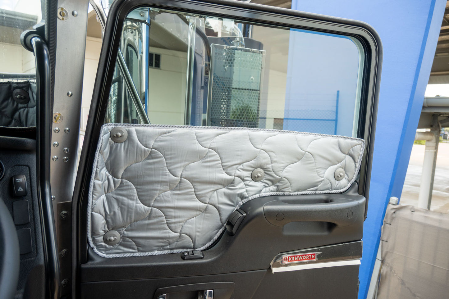 Solar Screens for Kenworth K220/K200