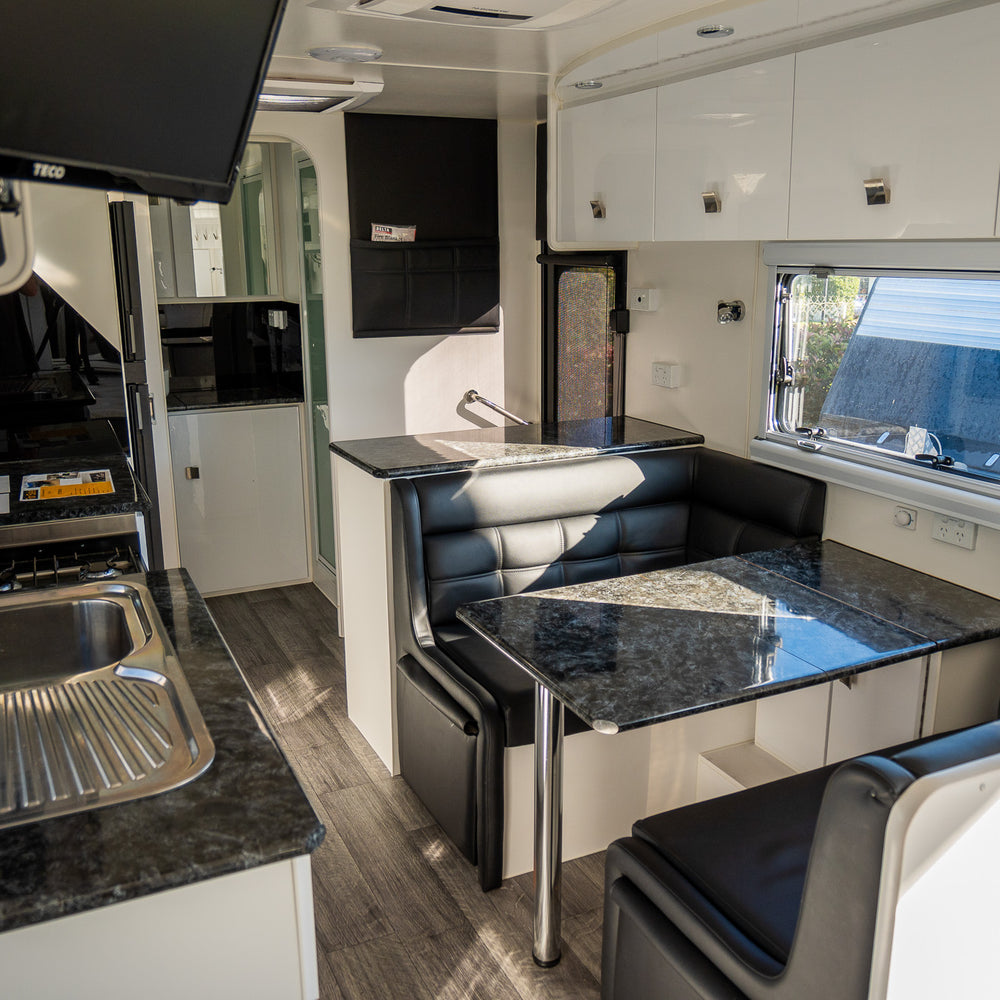 
                  
                    2022 Sunrise La Maison 23.5ft
                  
                