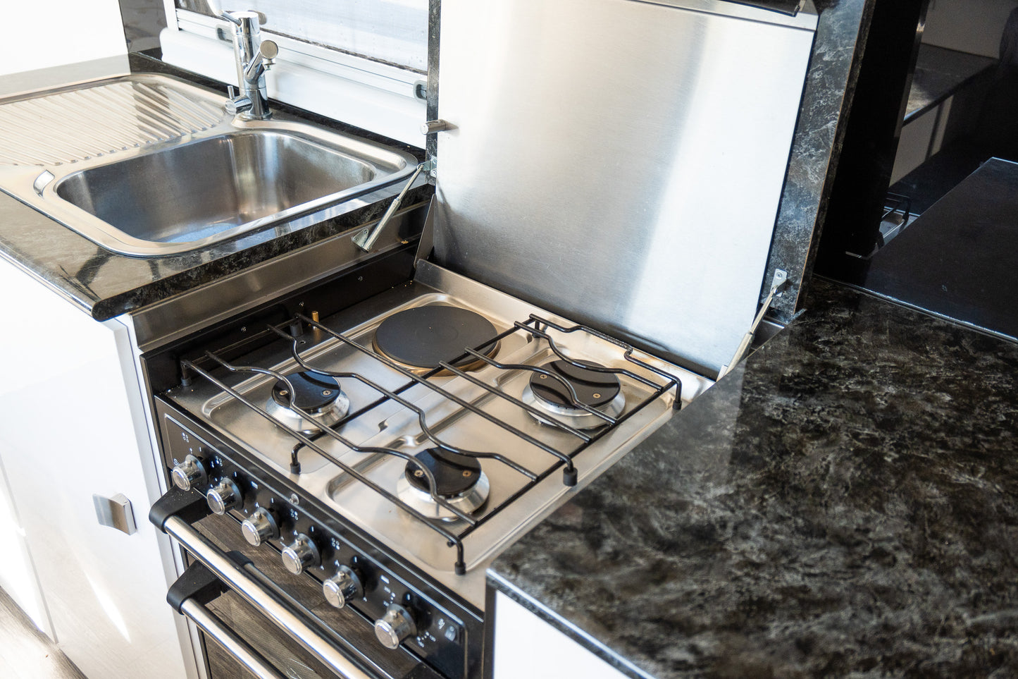 
                  
                    2022 Sunrise La Maison 23.5ft
                  
                