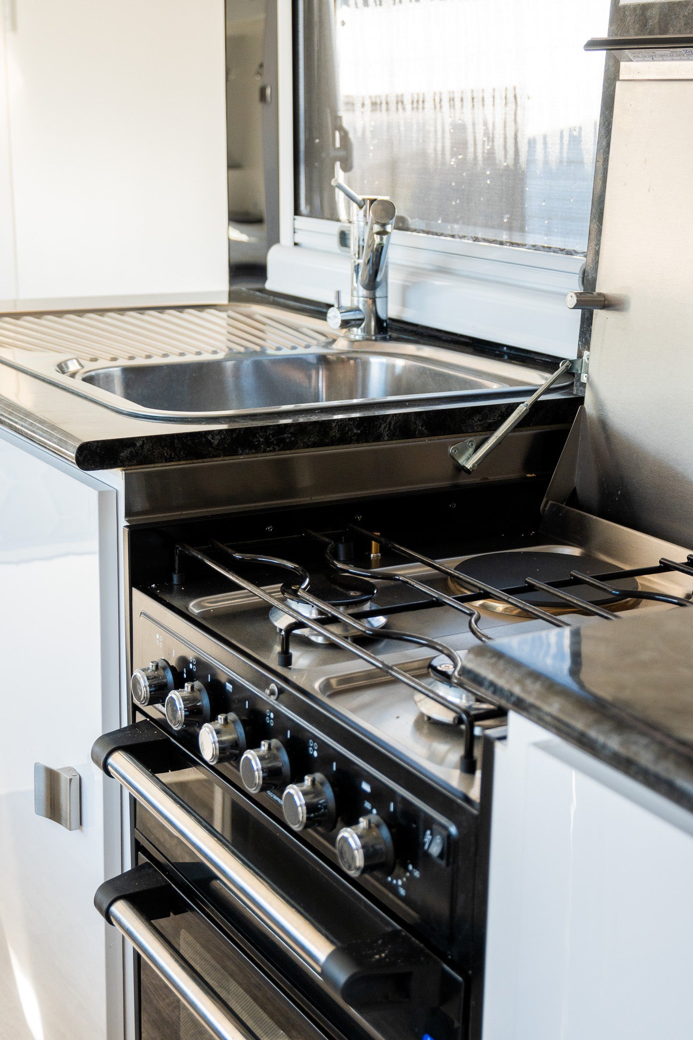 
                  
                    2022 Sunrise La Maison 23.5ft
                  
                