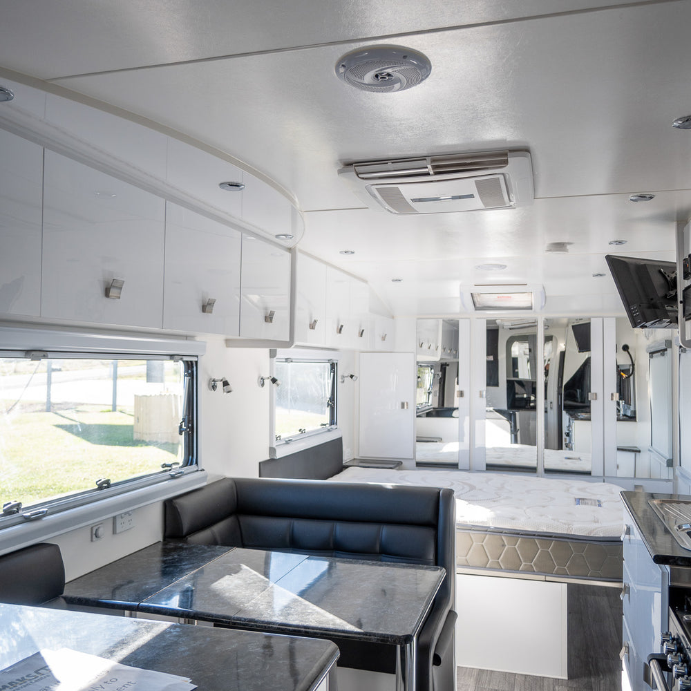 
                  
                    2022 Sunrise La Maison 23.5ft
                  
                