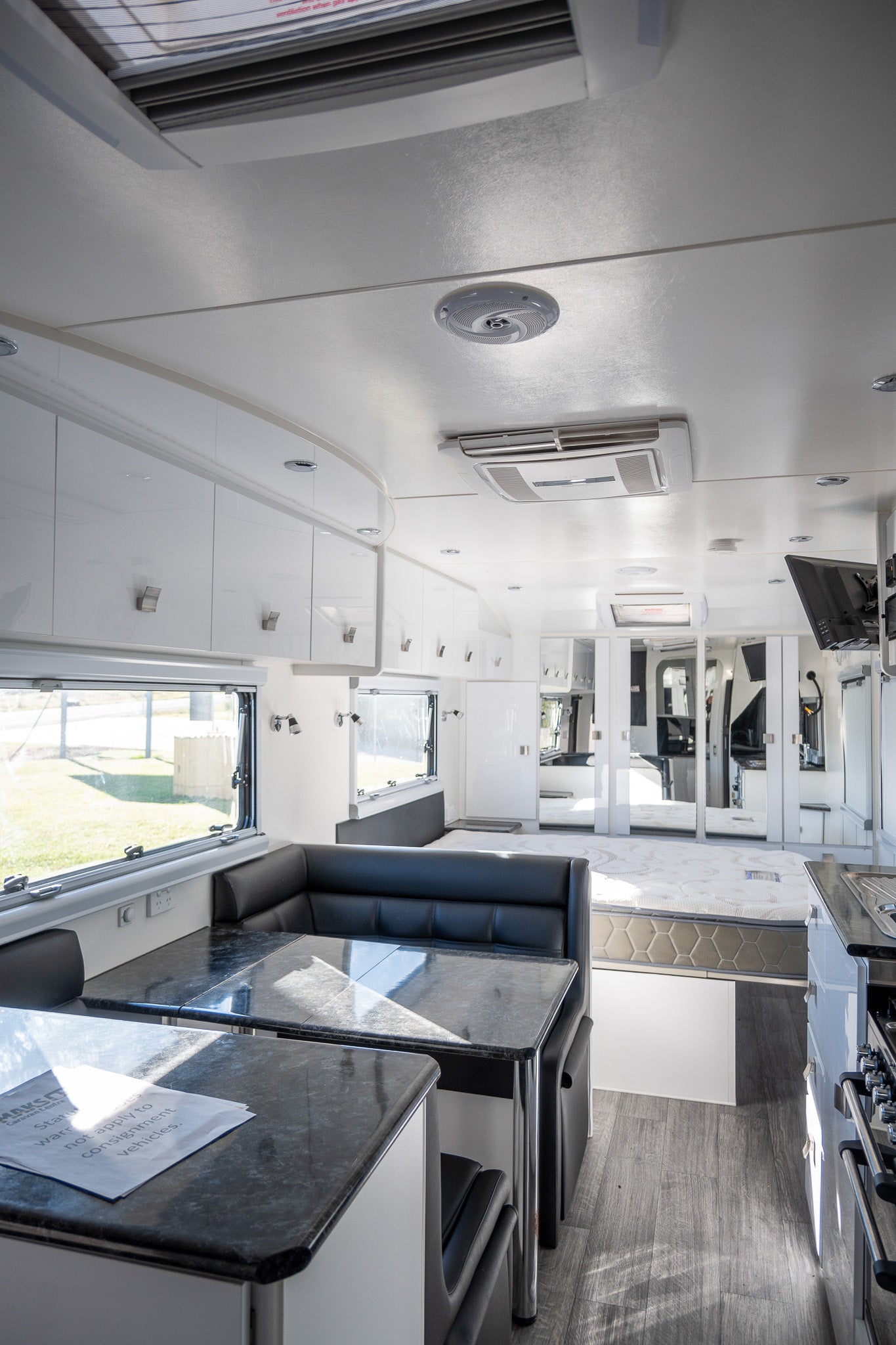 
                  
                    2022 Sunrise La Maison 23.5ft
                  
                