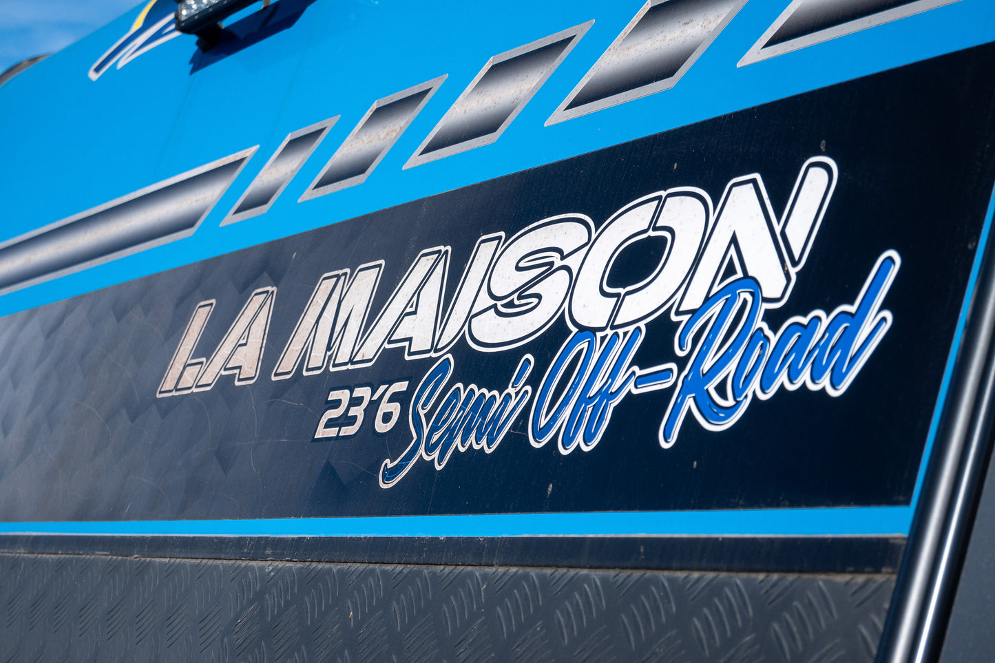 
                  
                    2022 Sunrise La Maison 23.5ft
                  
                