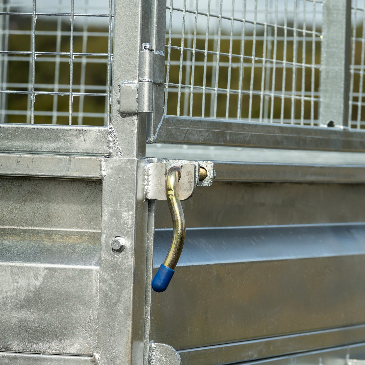
                  
                    MAKS Dual Axle Flat-Top Strong Galvanized Trailer
                  
                