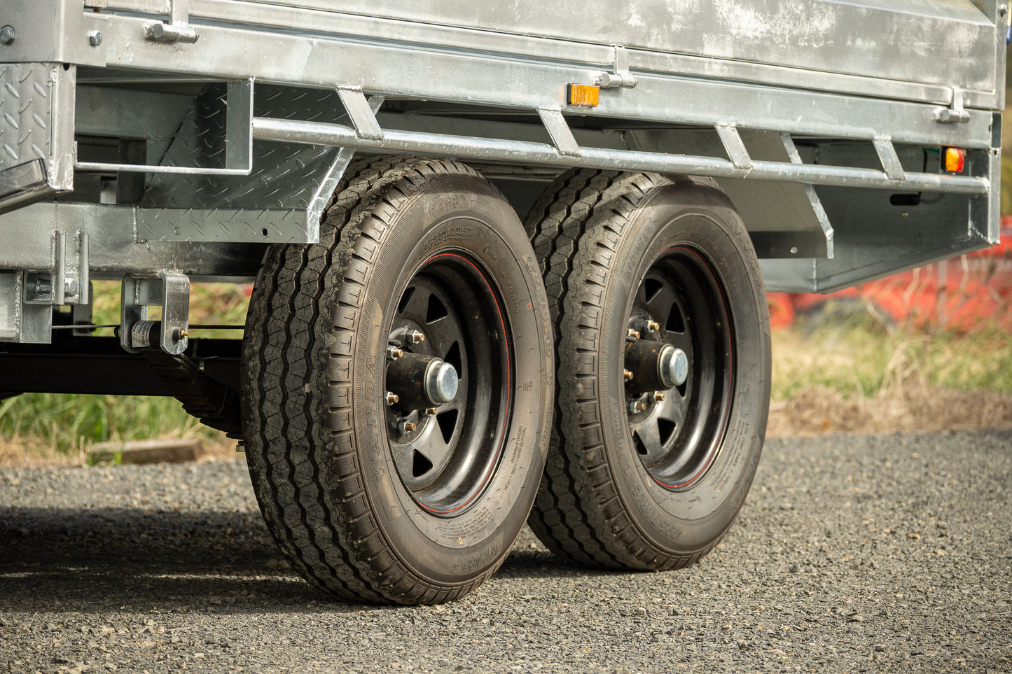 
                  
                    MAKS Dual Axle Flat-Top Strong Galvanized Trailer
                  
                