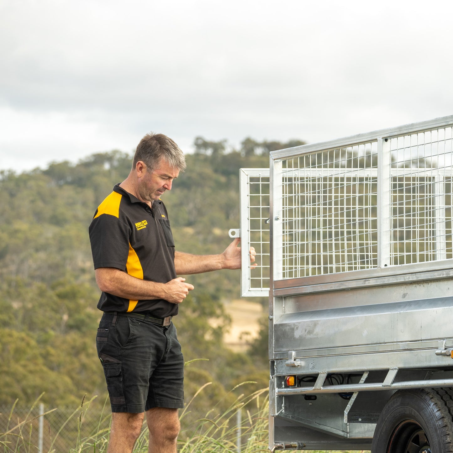 
                  
                    MAKS Trailer Dual Axle Flat-Top Trailer Being Opened
                  
                