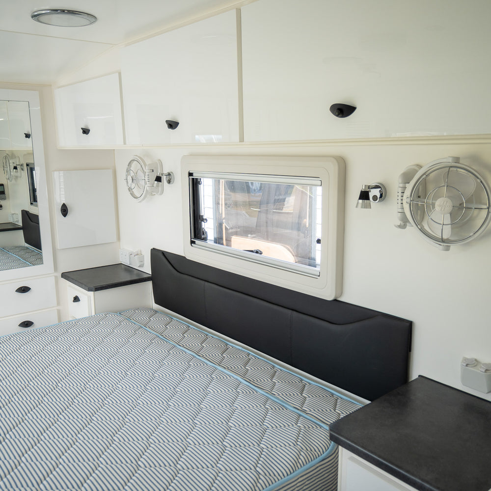 
                  
                    2020 RETREAT FRASER 216R
                  
                