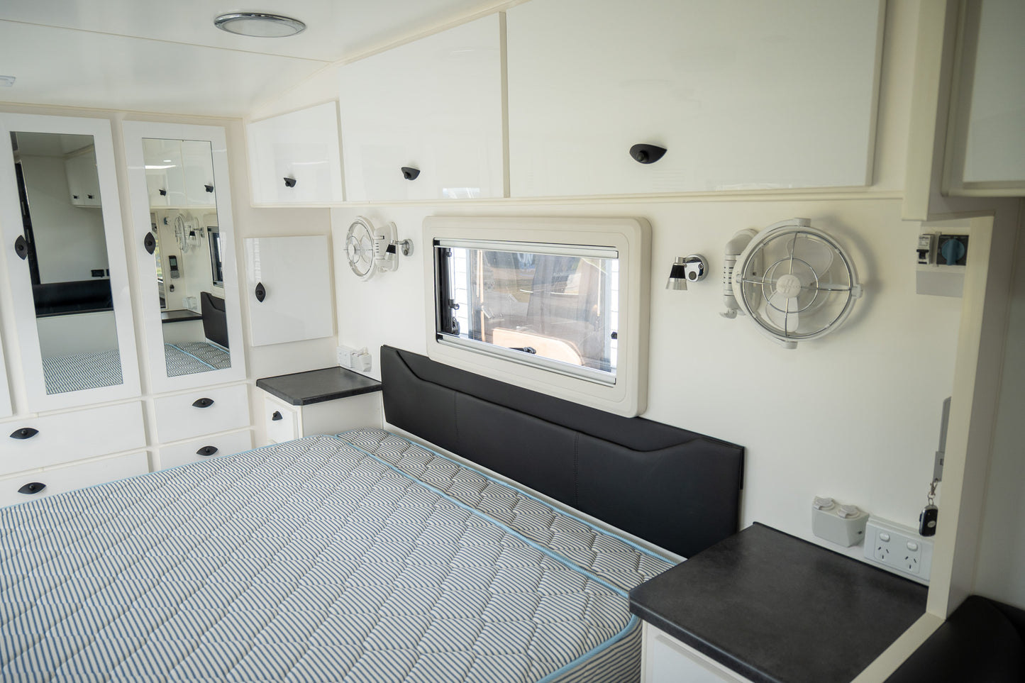 
                  
                    2020 RETREAT FRASER 216R
                  
                