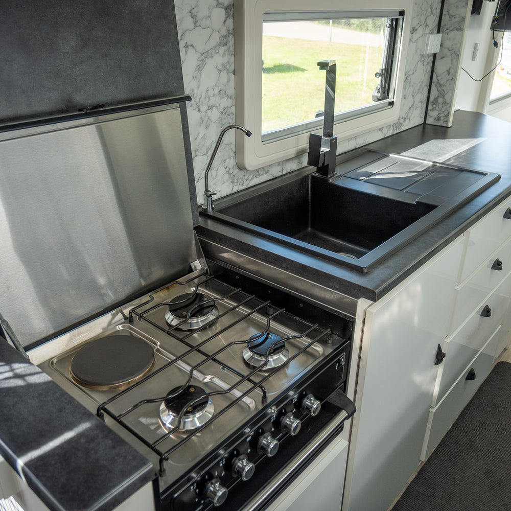 
                  
                    2020 RETREAT FRASER 216R
                  
                