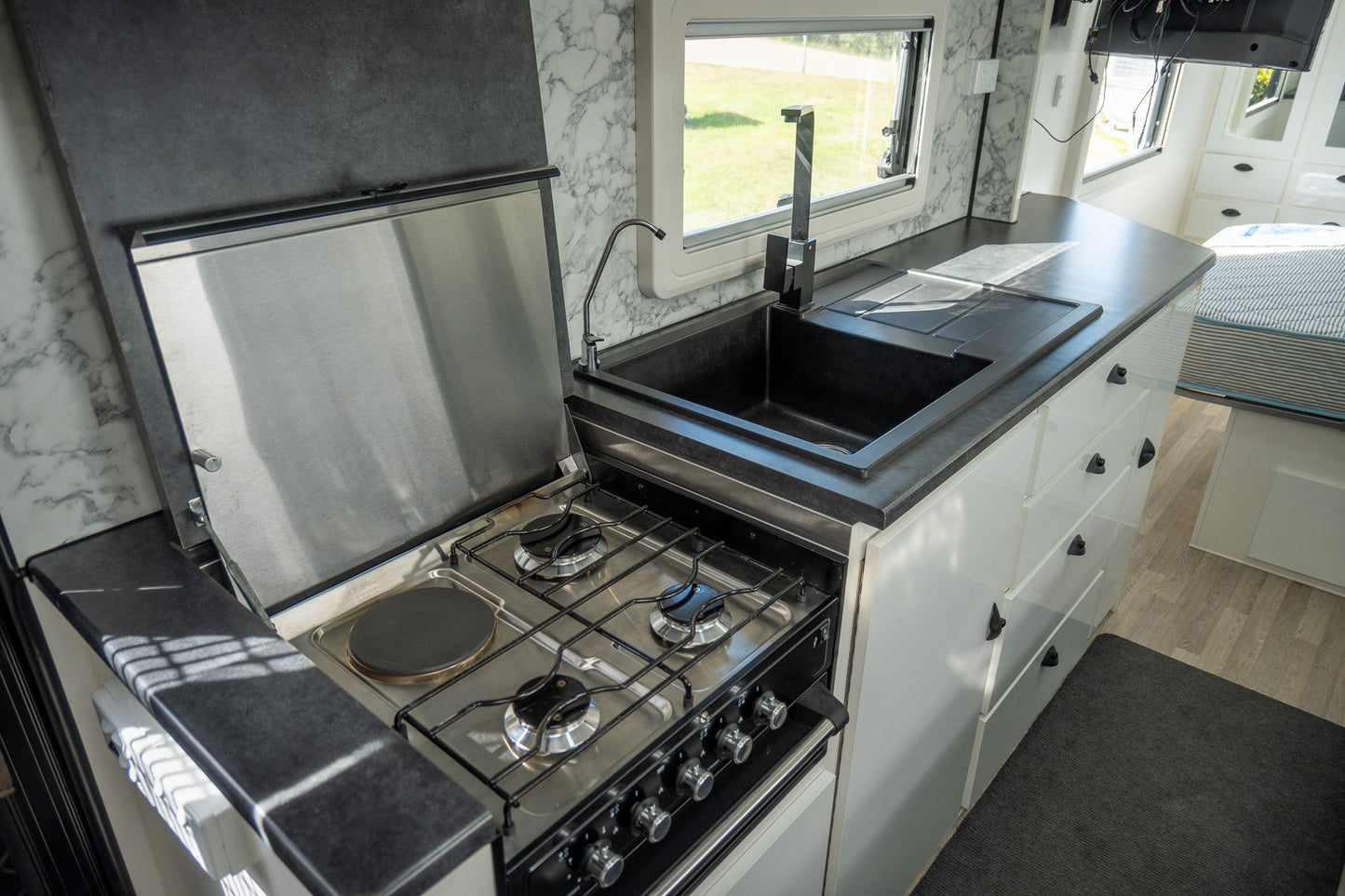 
                  
                    2020 RETREAT FRASER 216R
                  
                