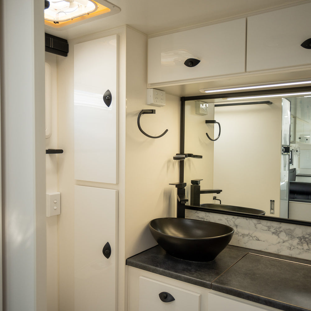 
                  
                    2020 RETREAT FRASER 216R
                  
                