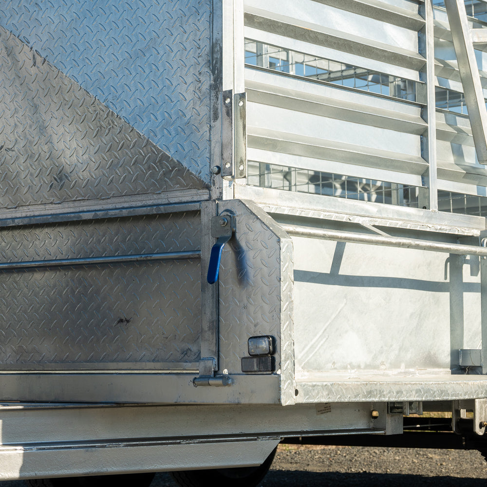 
                  
                    MAKS Cattle & Livestock Trailer
                  
                
