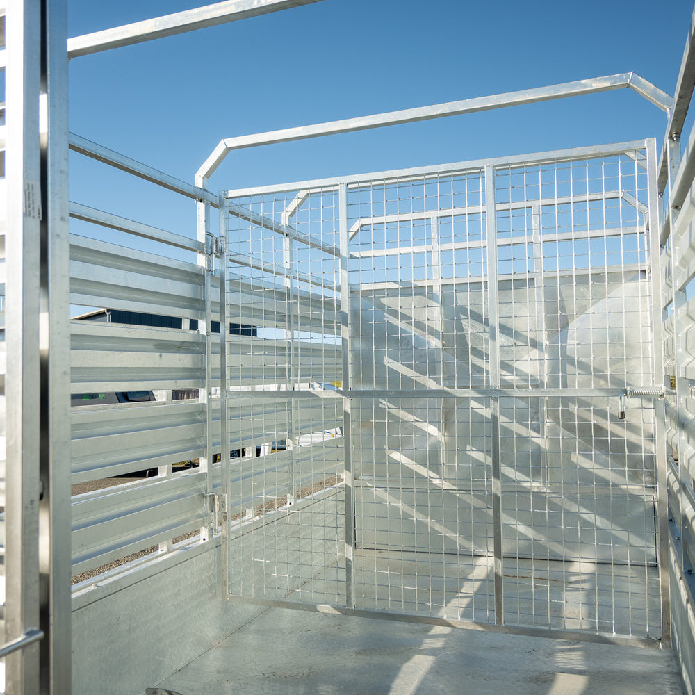 
                  
                    MAKS Cattle & Livestock Trailer
                  
                