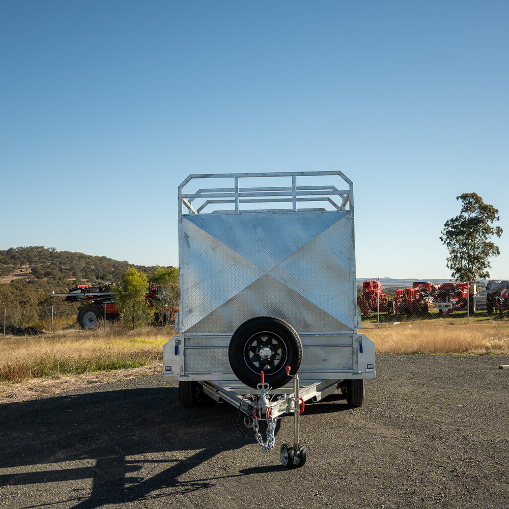 
                  
                    MAKS Cattle & Livestock Trailer
                  
                