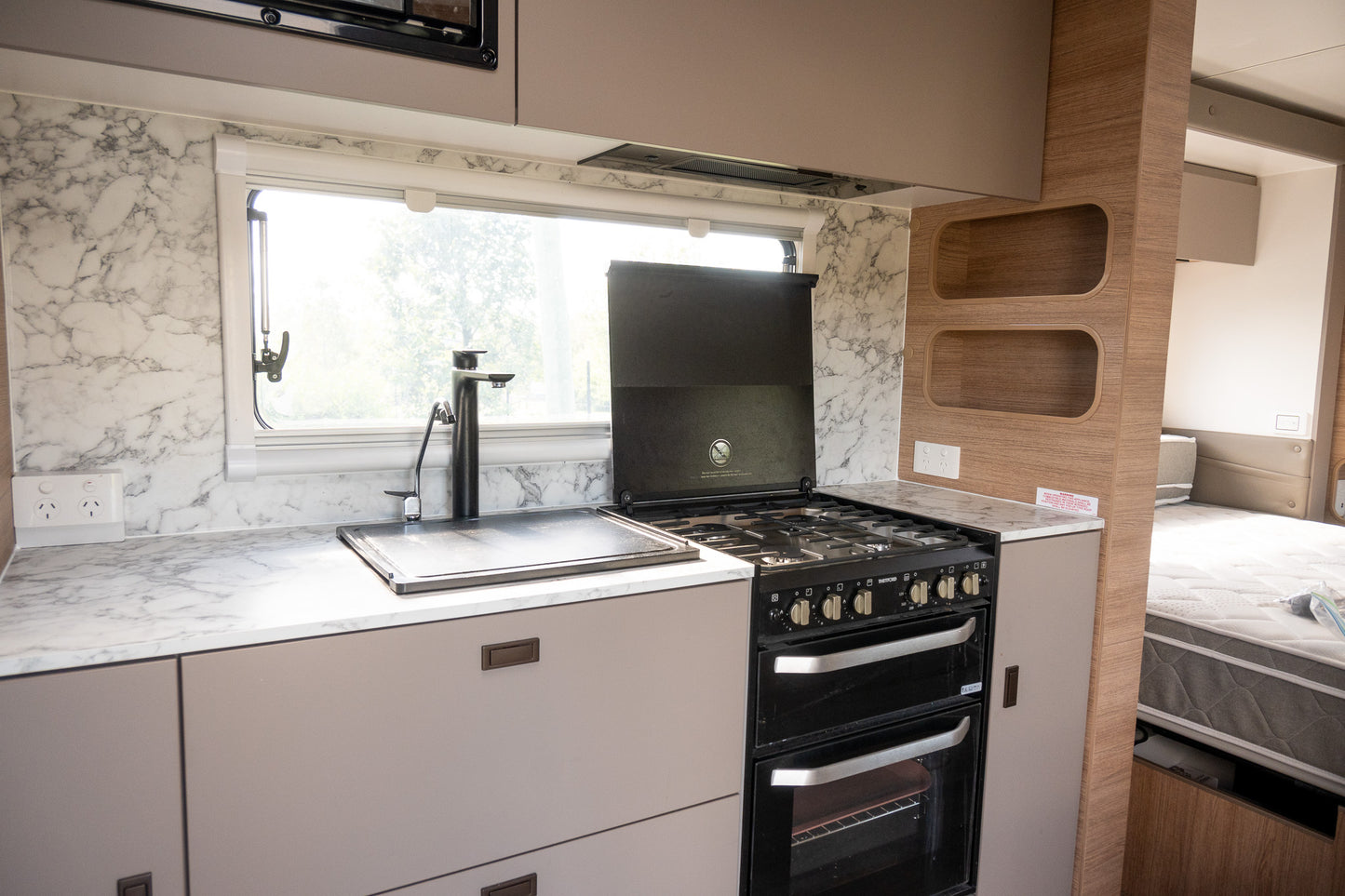 
                  
                    2024 Jayco Silverline 21'6"
                  
                