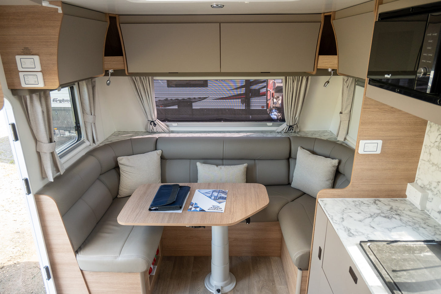 
                  
                    2024 Jayco Silverline 21'6"
                  
                