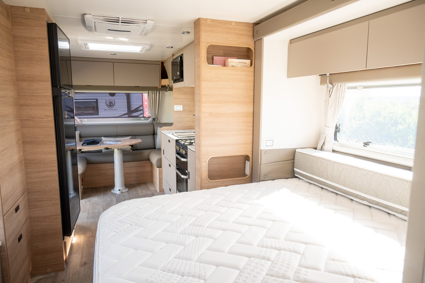 
                  
                    2024 Jayco Silverline 21'6"
                  
                