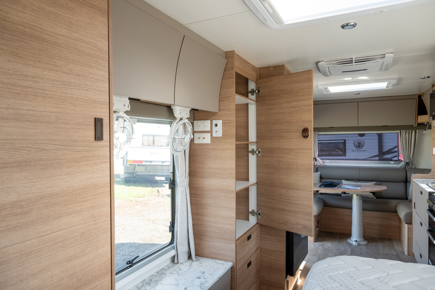 
                  
                    2024 Jayco Silverline 21'6"
                  
                