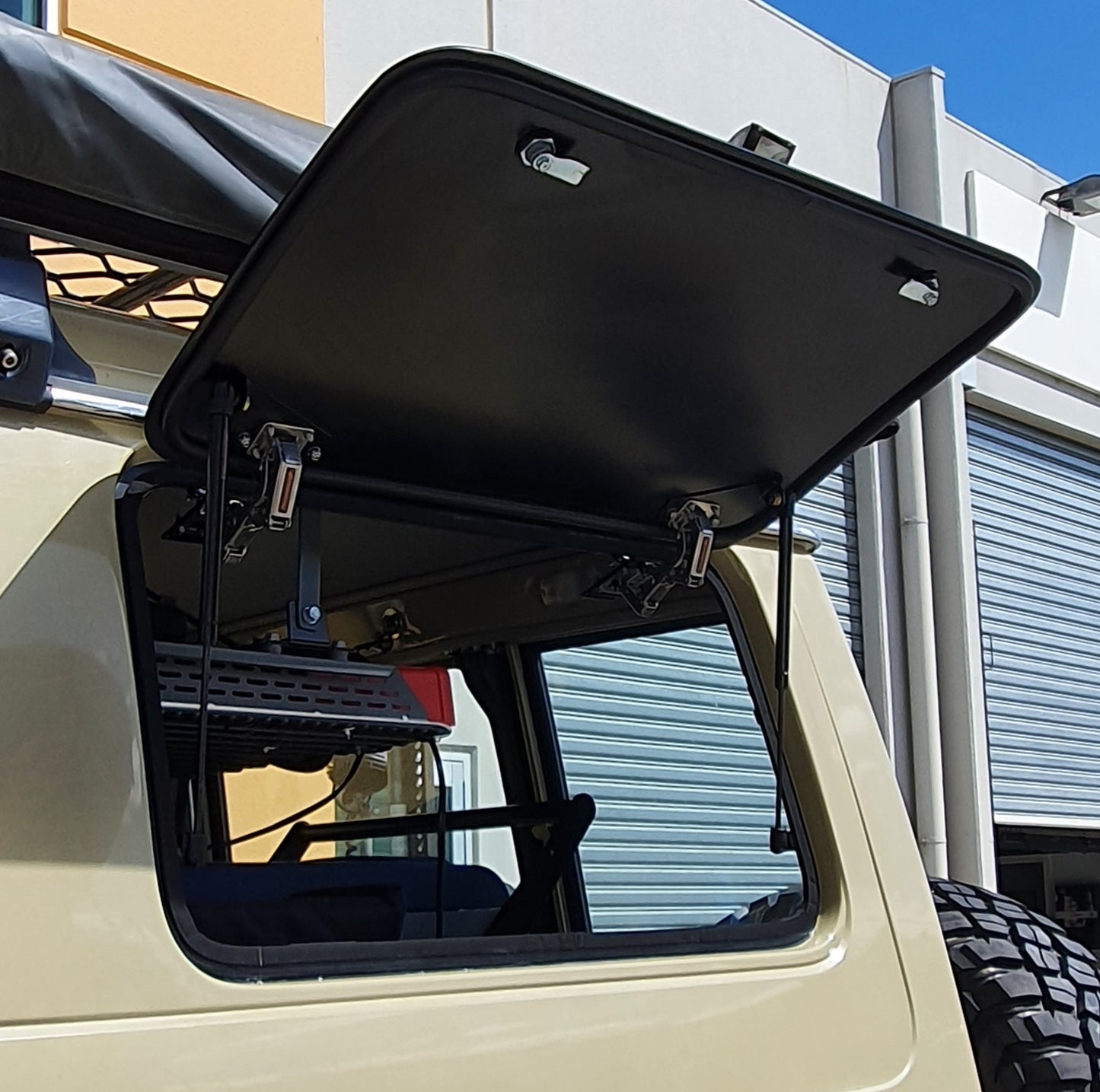 
                  
                    Emuwing Gullwing Window to Suit Toyota Land Cruiser Troop Carrier 75 & 78 Series (1984–Present)
                  
                