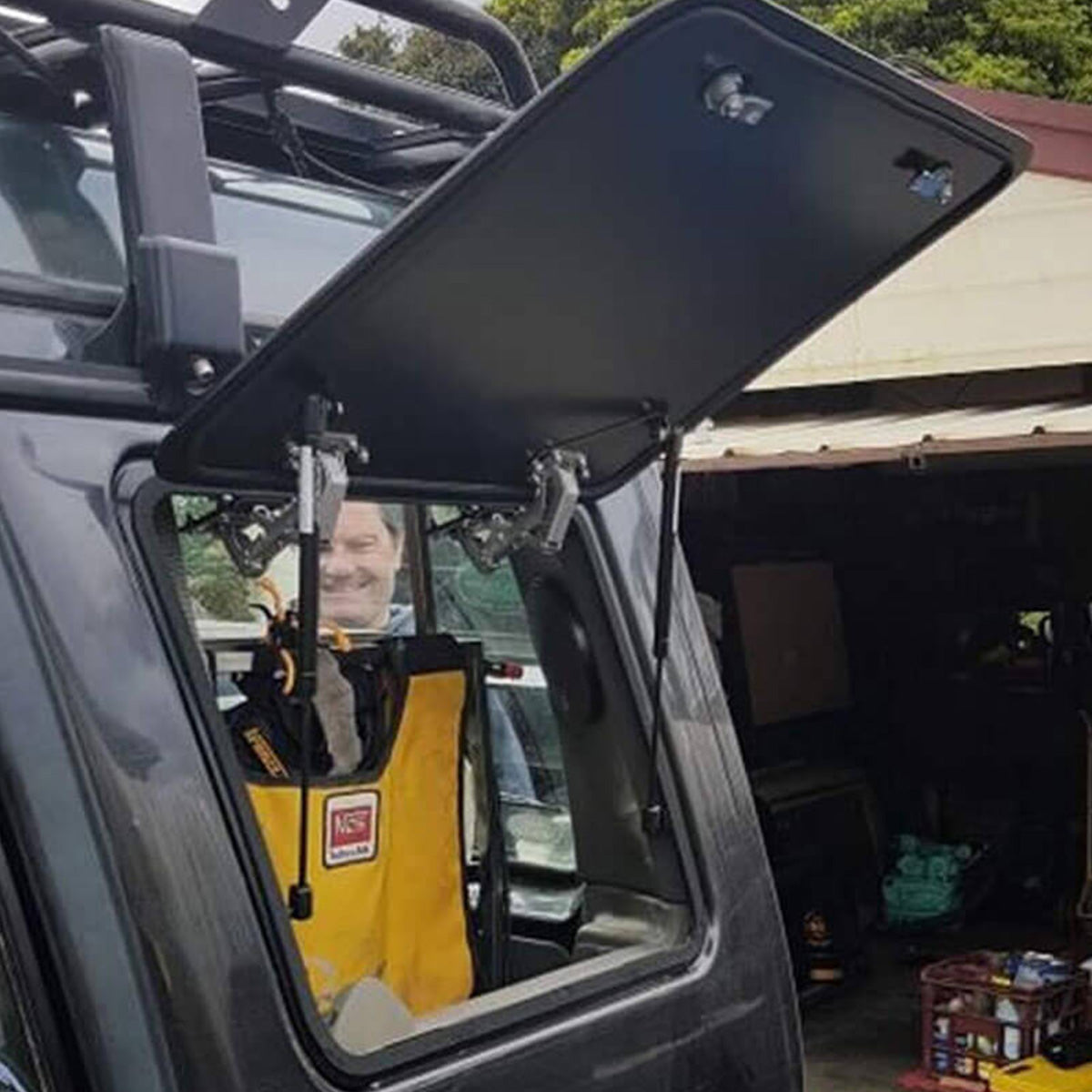 
                  
                    Emuwing Gullwing Window to Suit Land Rover Discovery 1 (4 Door) 1989–1998
                  
                