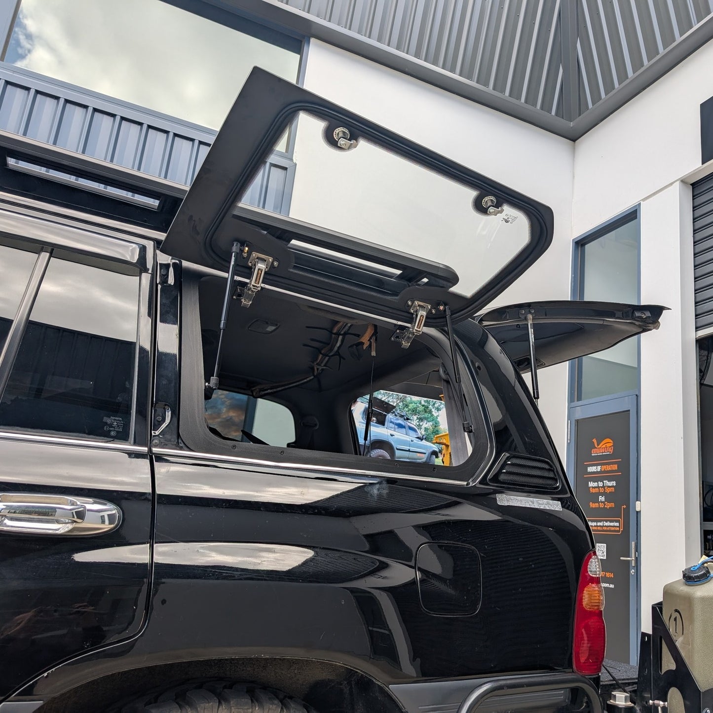 
                  
                    Emuwing Gullwing Window to Suit Toyota Land Cruiser 100/105 Series & Lexus LX470 (1998–2007)
                  
                