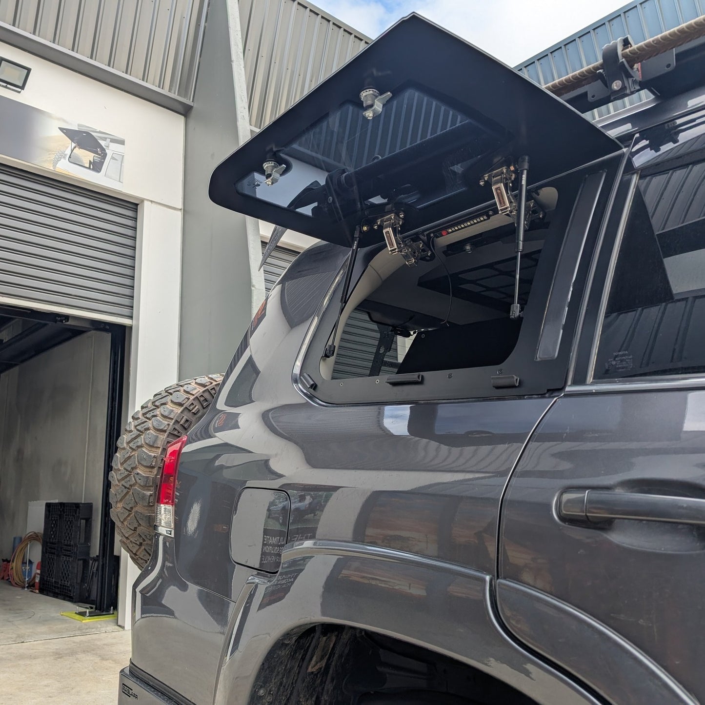 
                  
                    Emuwing Gullwing Window to Suit Toyota Land Cruiser 200 Series & Lexus LX570 (2008–2021)
                  
                