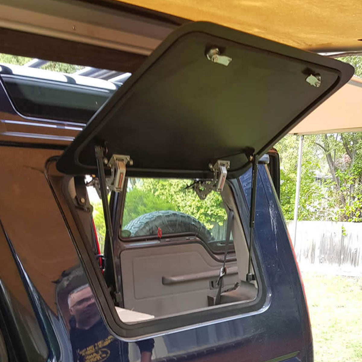 
                  
                    Emuwing Gullwing Window to Suit Land Rover Discovery 2 (4 Door)
                  
                