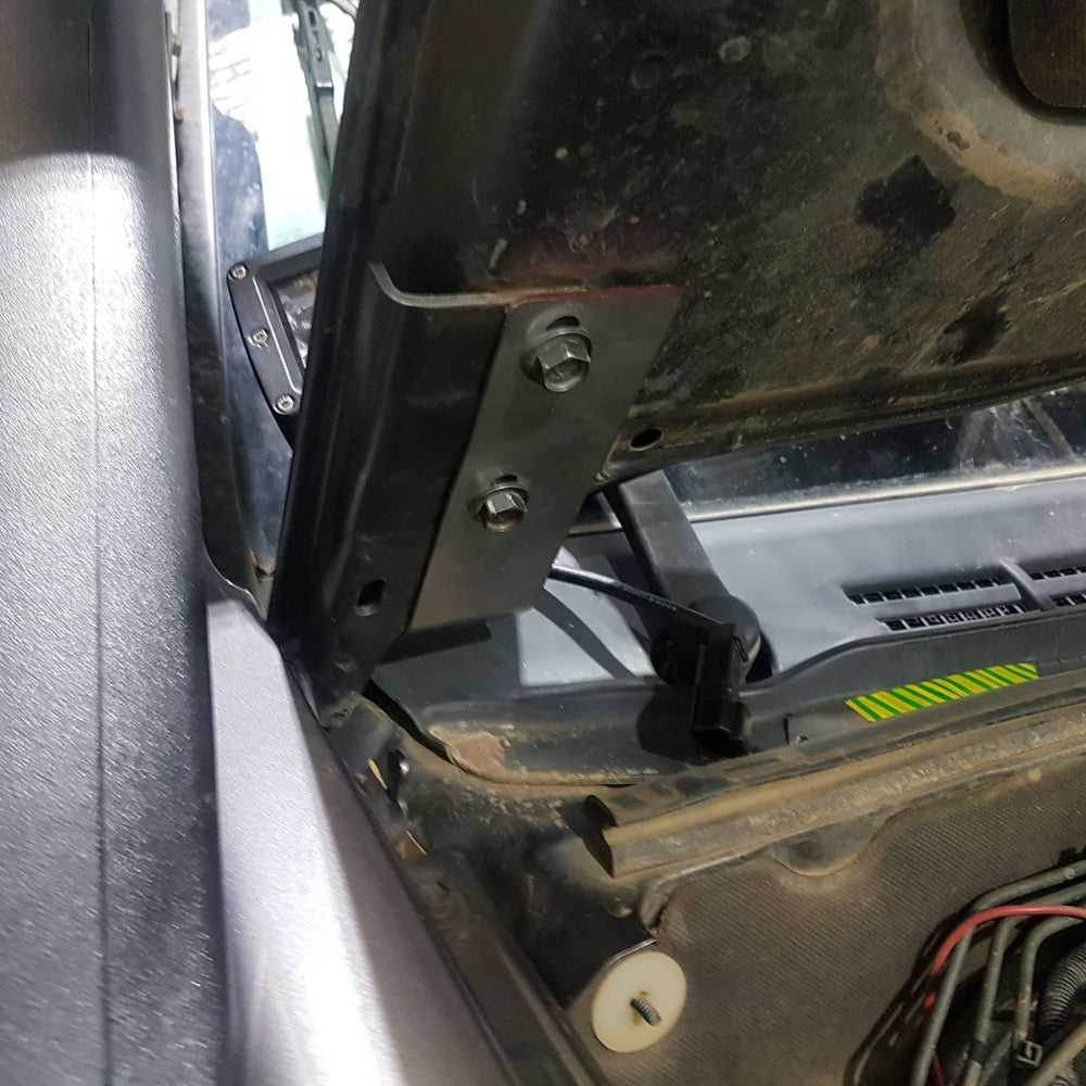 
                  
                    RC Colorado Bonnet UHF and Light Bracket
                  
                