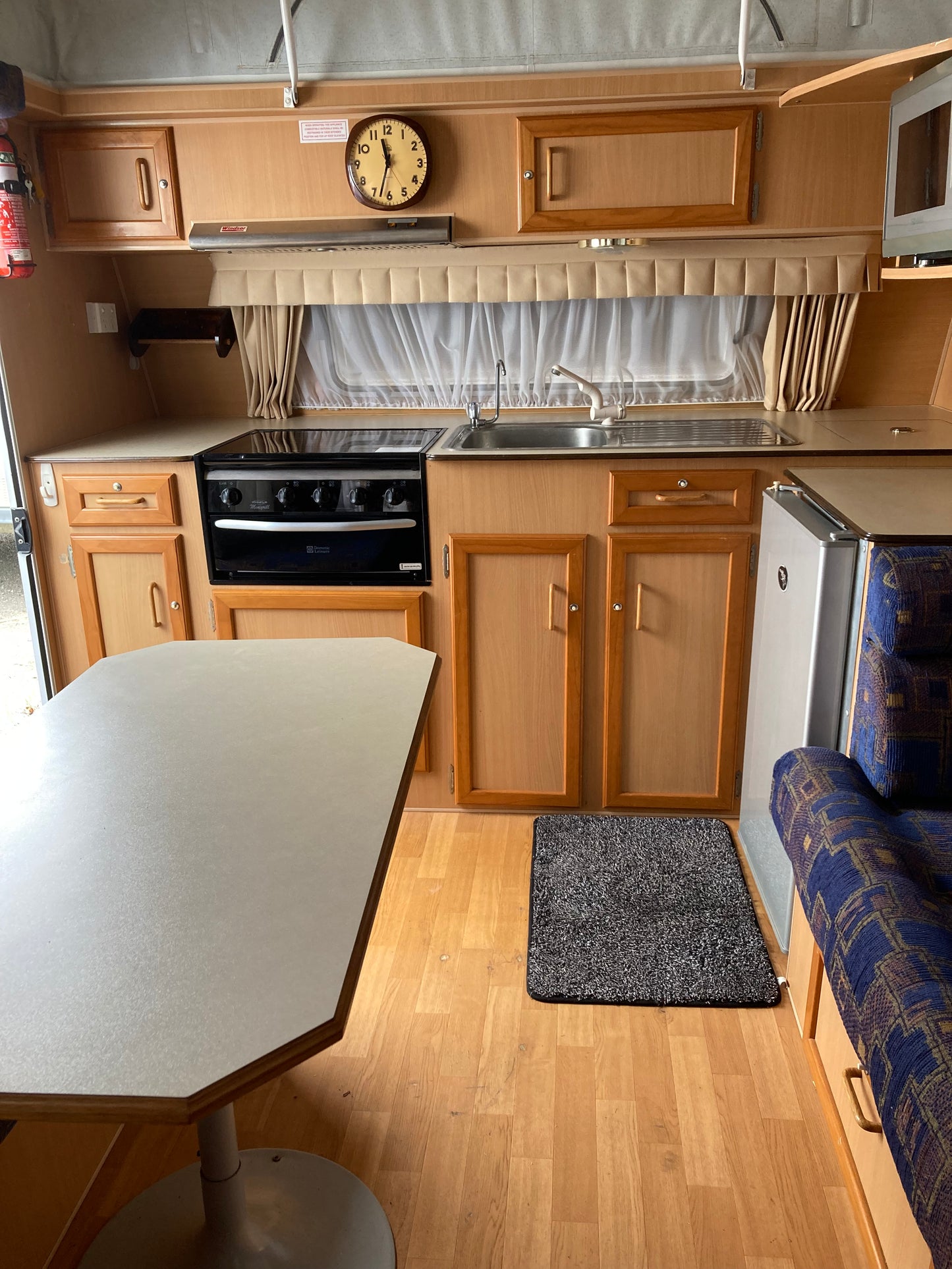 
                  
                    2003 Windsor Streamliner 17.5ft
                  
                