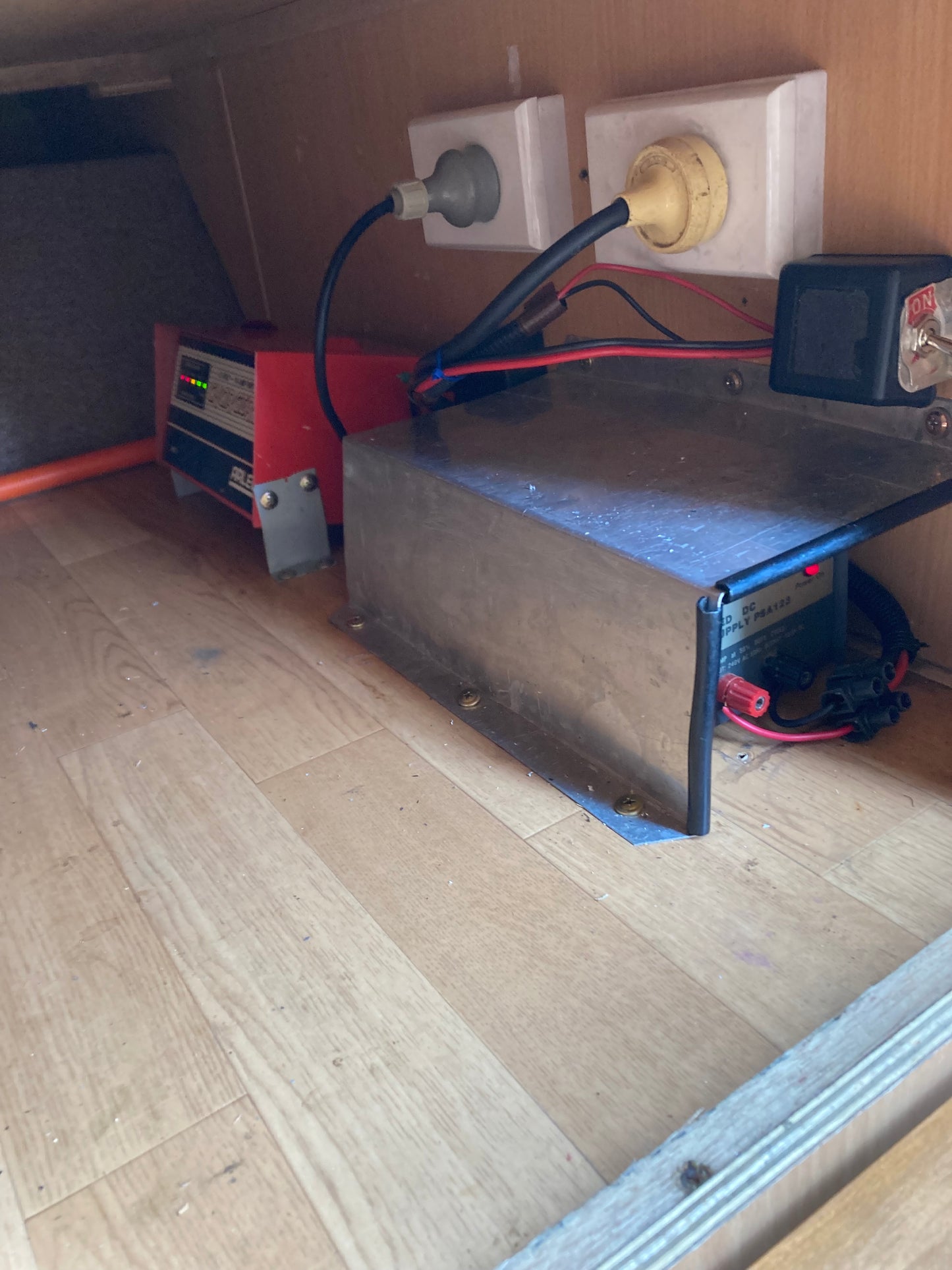 
                  
                    2003 Windsor Streamliner 17.5ft
                  
                