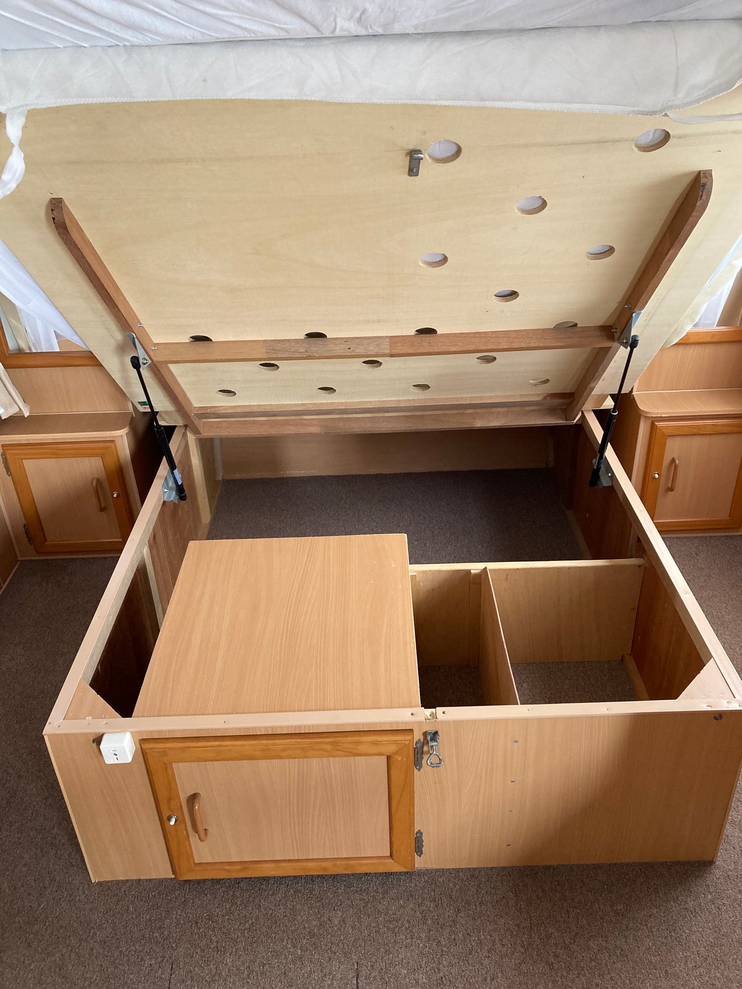 
                  
                    2003 Windsor Streamliner 17.5ft
                  
                