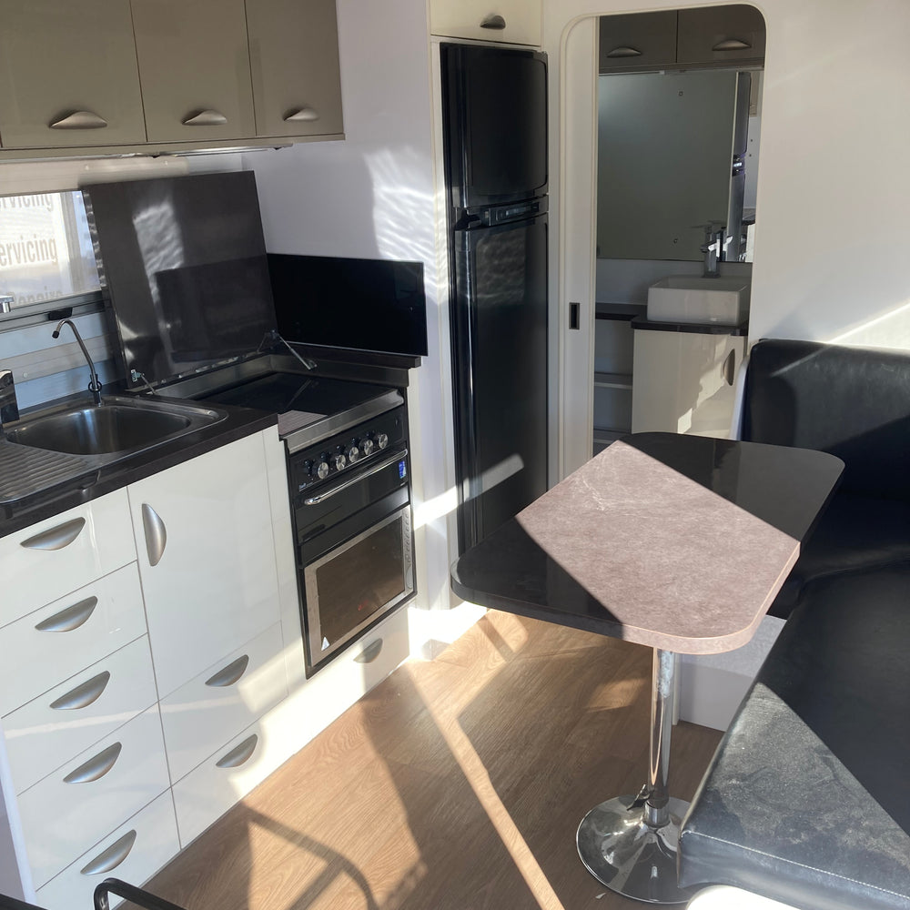 
                  
                    (SOLD) 2014 Roadstar Little Rippa 17.5ft
                  
                