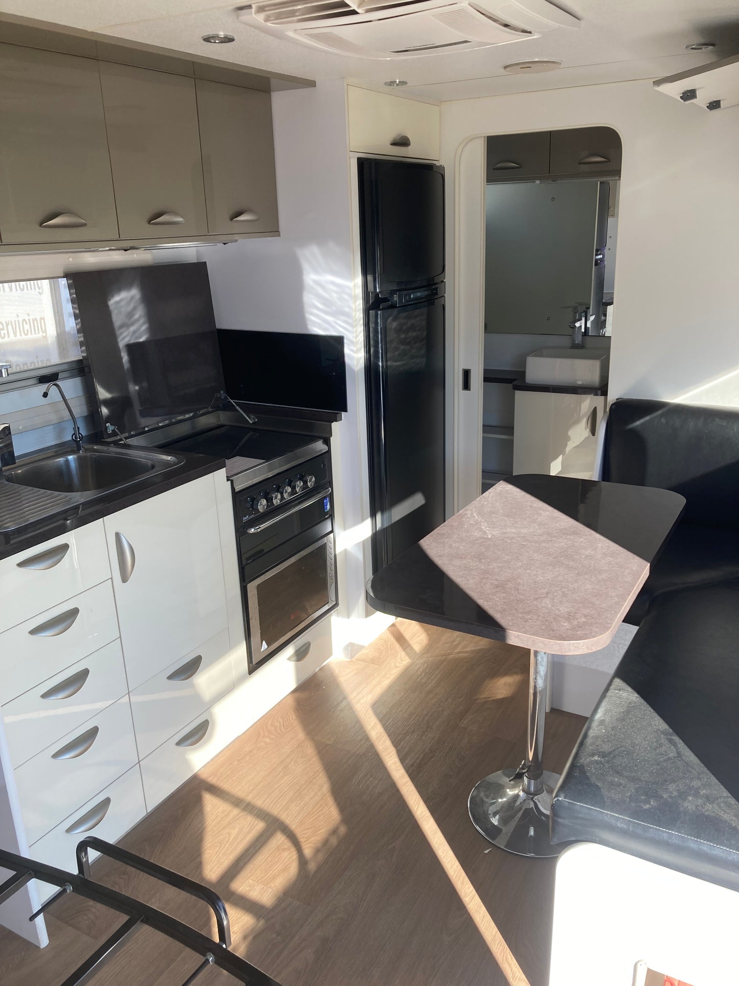 
                  
                    (SOLD) 2014 Roadstar Little Rippa 17.5ft
                  
                