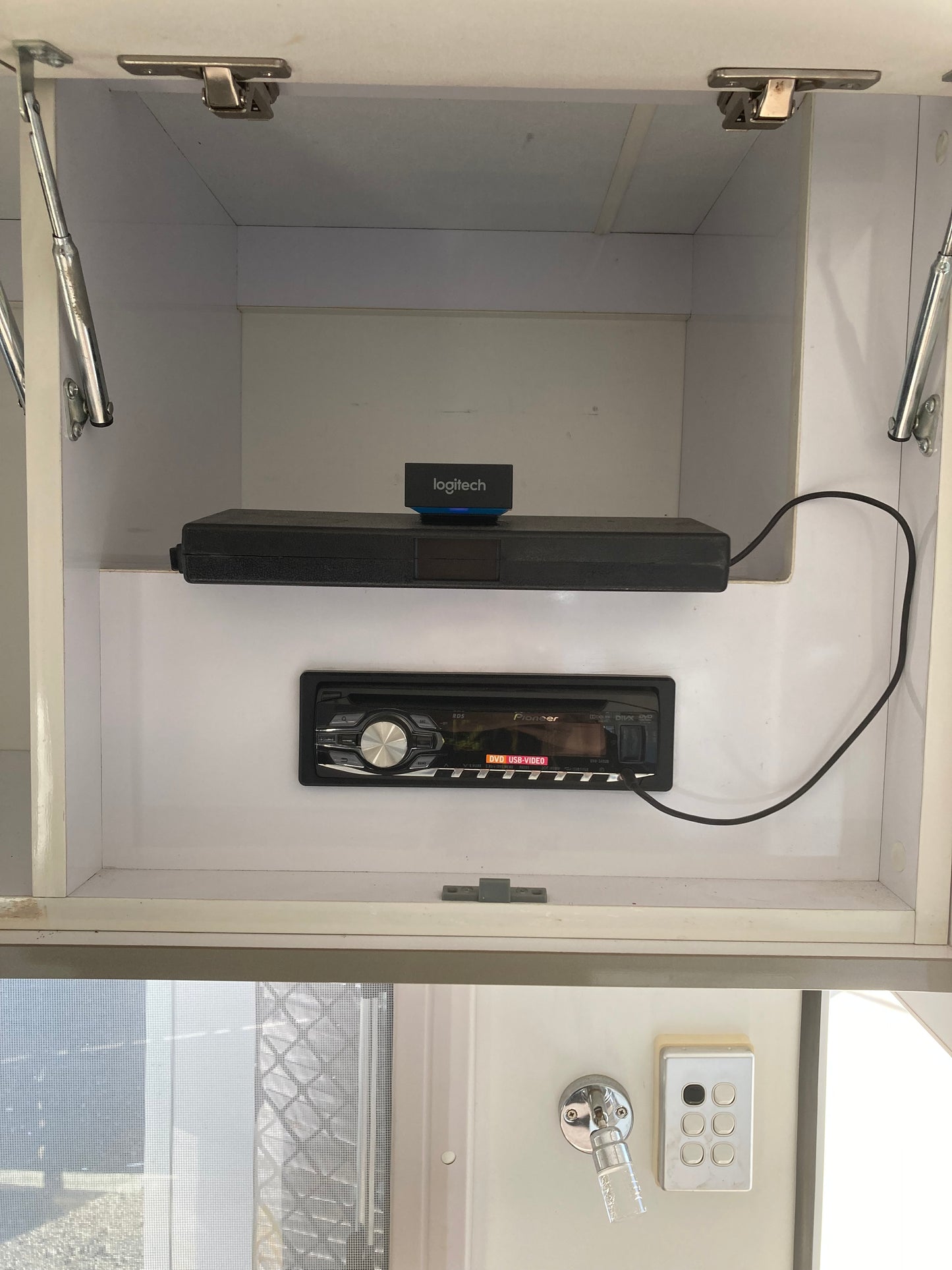 
                  
                    (SOLD) 2014 Roadstar Little Rippa 17.5ft
                  
                