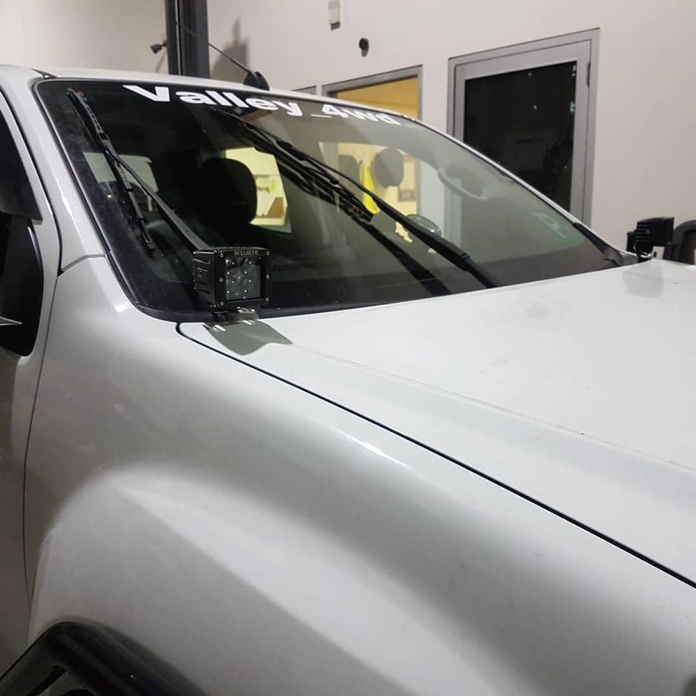 Isuzu D-MAx / MU-X Light Bracket bonnet