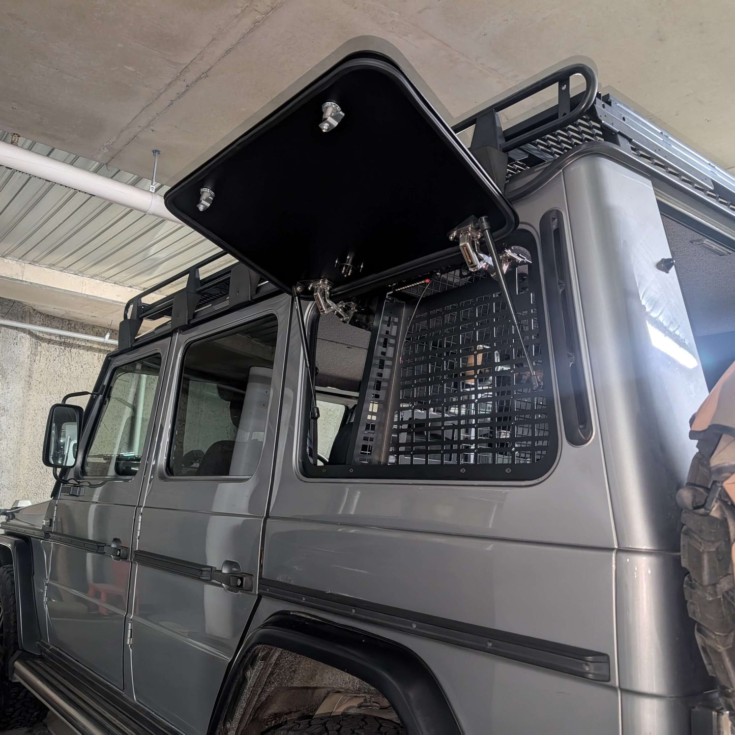 
                  
                    Emuwing Gullwing Window to Suit Mercedes G-Wagon
                  
                