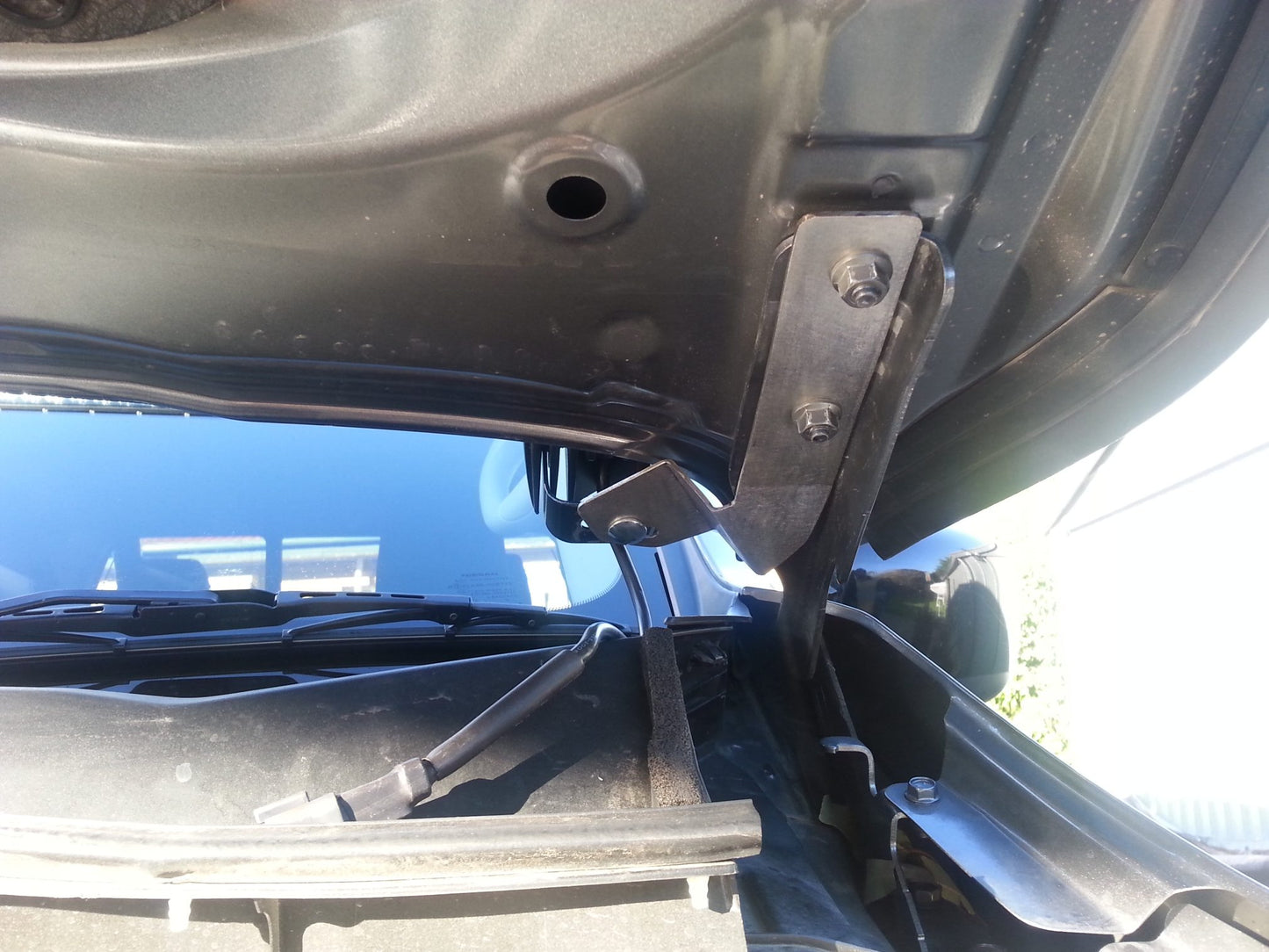 
                  
                    Nissan Navara NP300 Bonnet Hinge Ditch Light Bracket Pair
                  
                