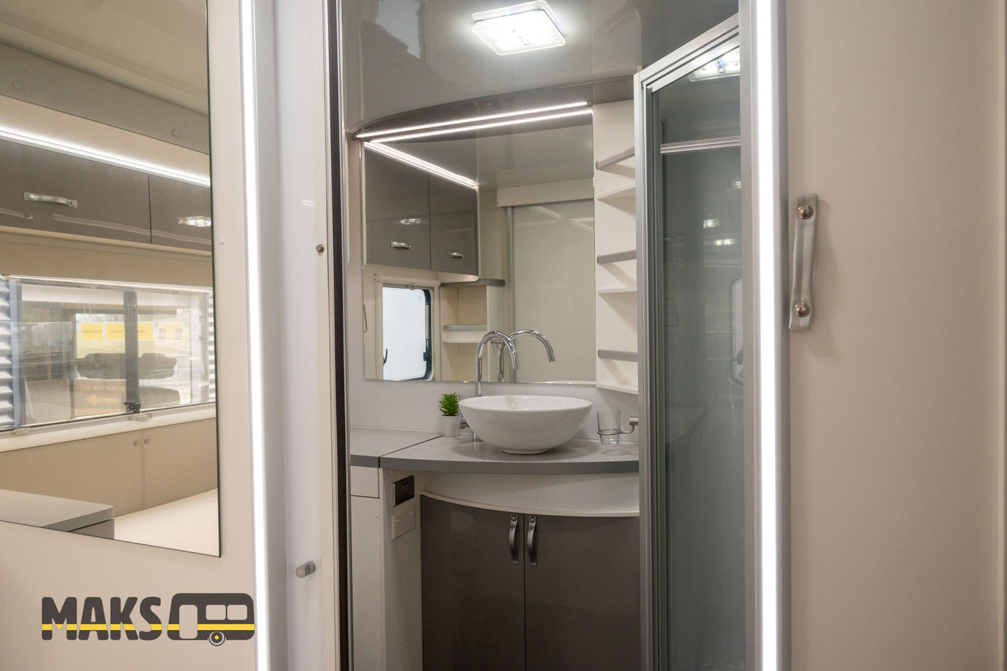 
                  
                    2019 Avida Topaz 23ft
                  
                