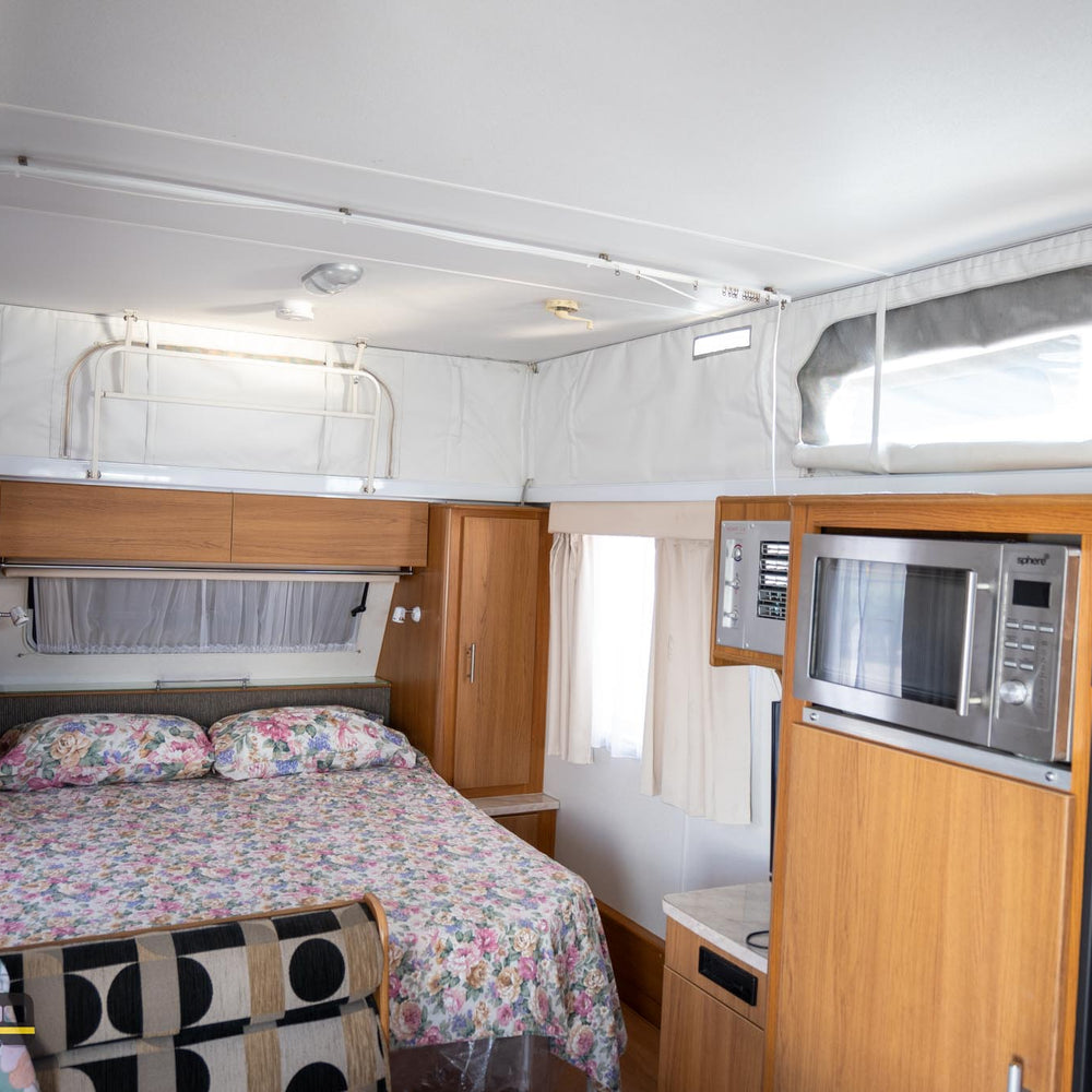 
                  
                    2010 Jayco Sterling 18.5FT
                  
                