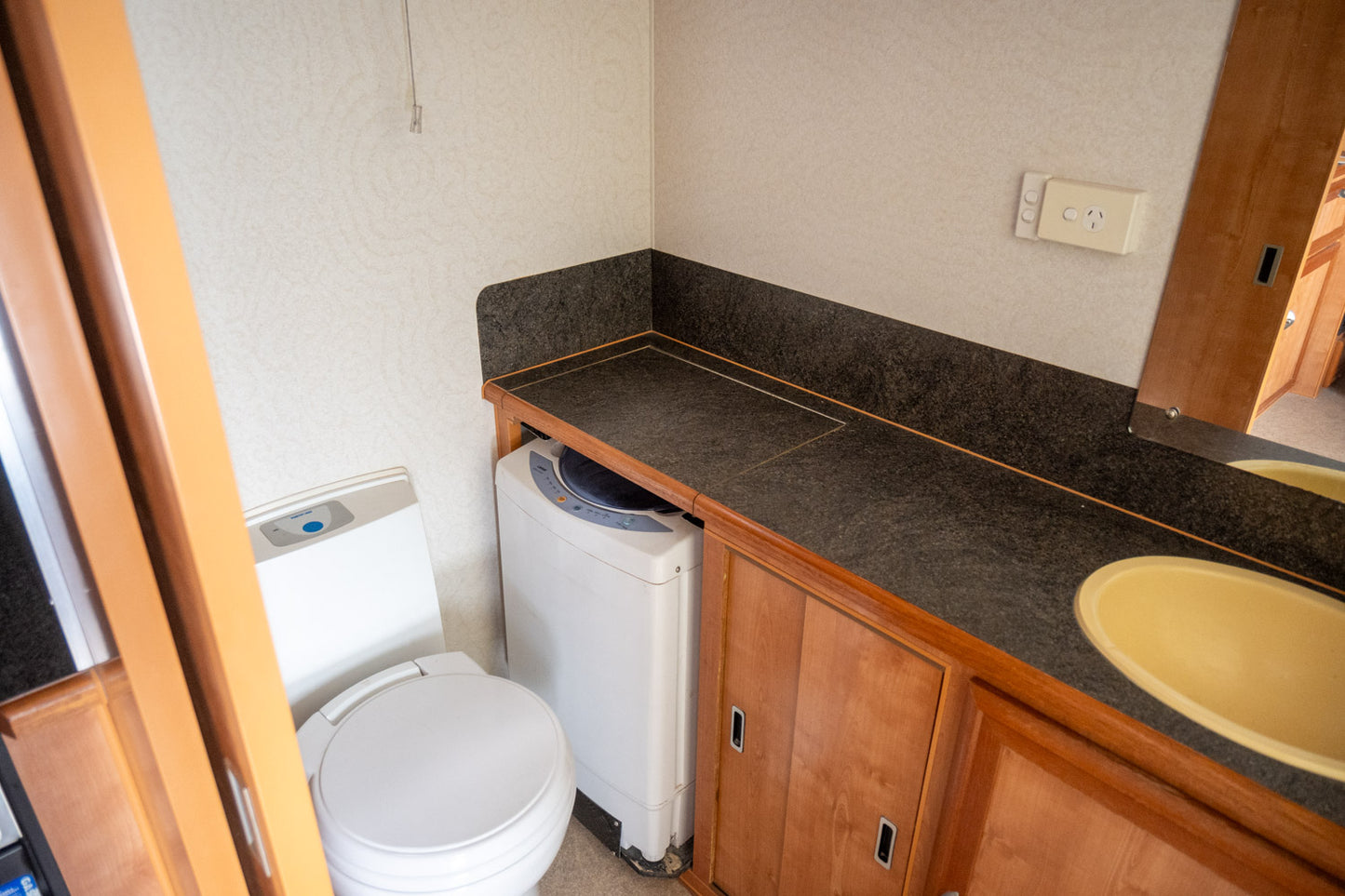 
                  
                    2010 Roadstar Limited Edition 19.5ft
                  
                